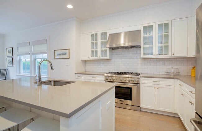 Building Photo - 23 Gansett Ln