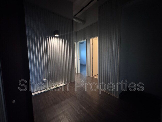 Building Photo - 2121 W Hayward Ave
