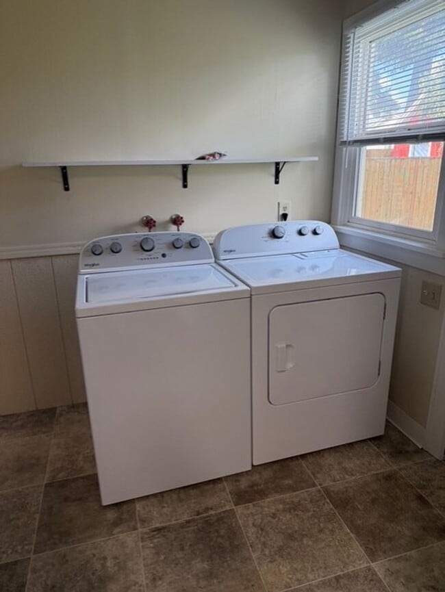 Building Photo - Arbor Lodge Gem