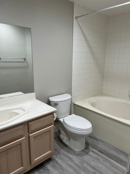 Building Photo - 517 Indian Bluff St