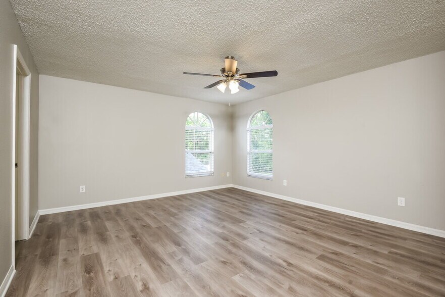 Building Photo - 1828 Olivia Cir