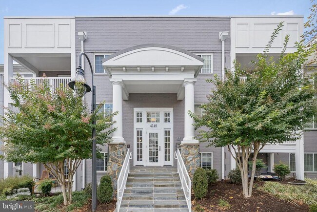 Building Photo - 4149 S Four Mile Run Dr