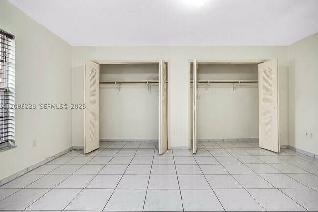 Building Photo - 3650 SW 27th St