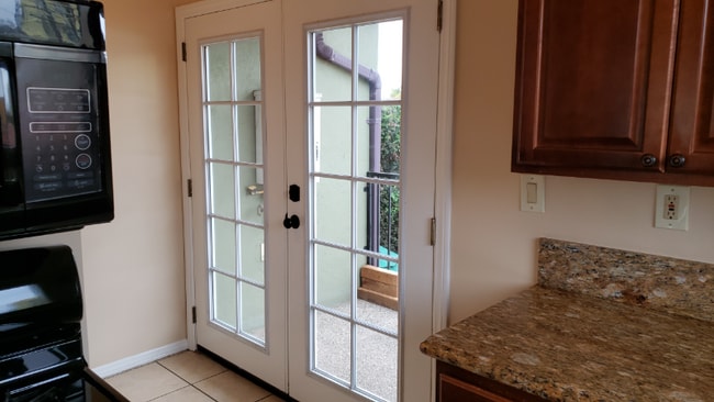 Building Photo - 1435 S Sierra Bonita Ave