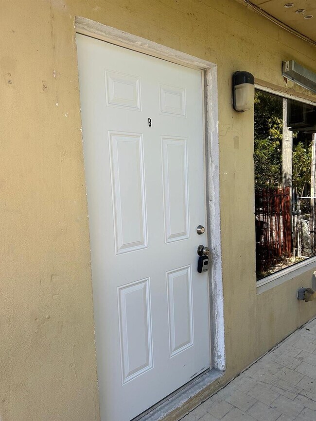 Building Photo - 709 8th St