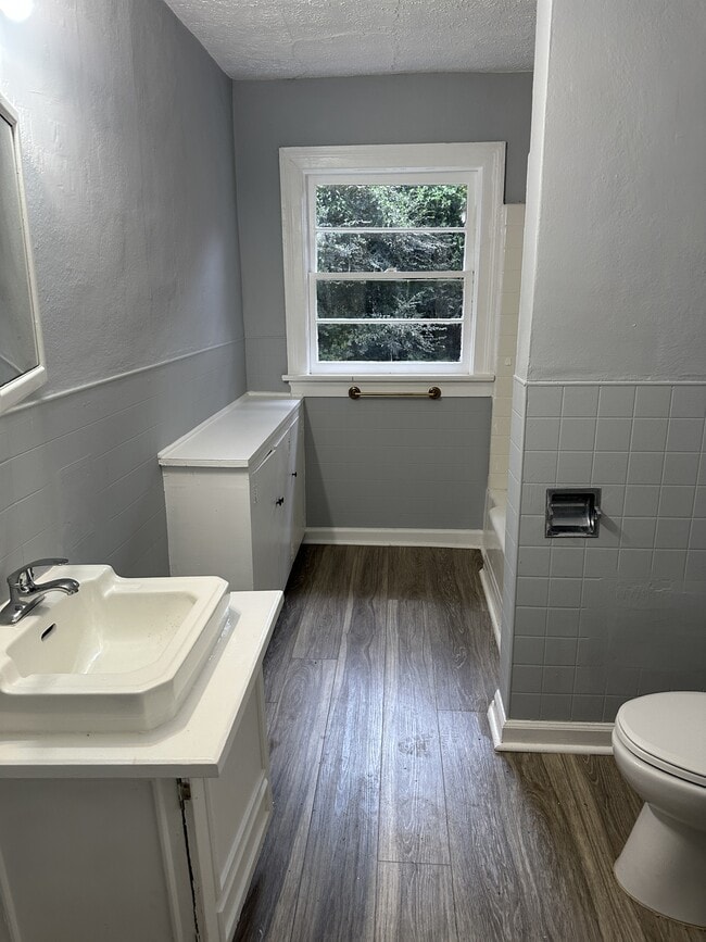 Building Photo - 129 Cox Cir