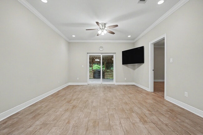 Building Photo - 490 Soundview Ct