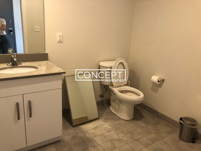 Building Photo - 601 Albany St