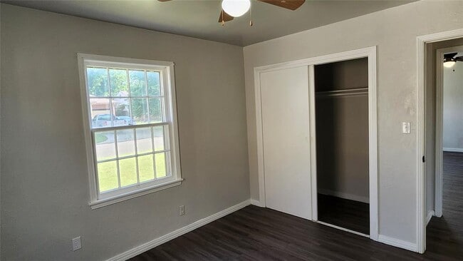 Building Photo - 1833 Westchester Dr