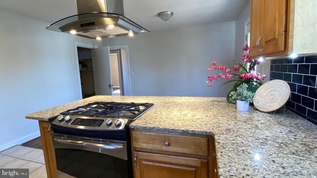 Building Photo - 3 Fairfax Cir