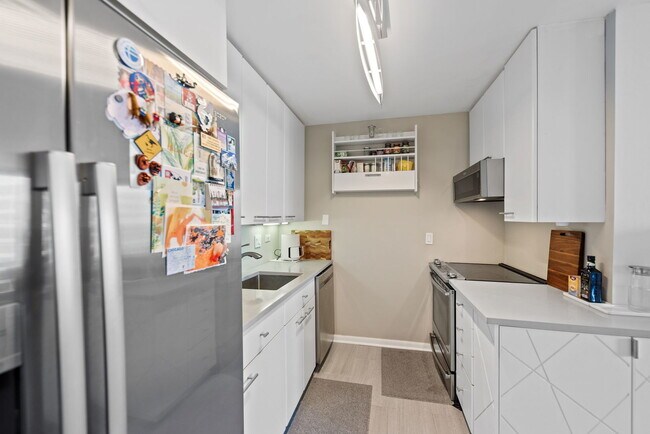 Building Photo - 111 E Chestnut St