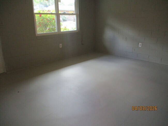 Building Photo - Affordable Ground-Level Living in Greenwood