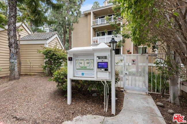 Building Photo - 8505 Gulana Ave