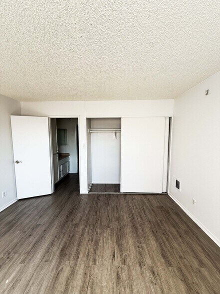 Building Photo - 509 N Berendo St