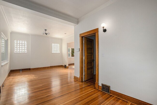 Building Photo - Beautifully Remodeled Home in Cherry Creek