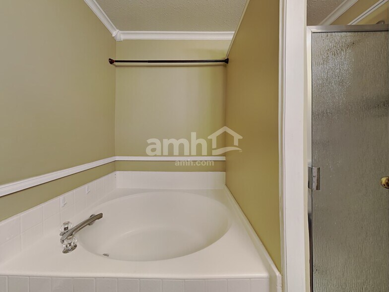 Building Photo - 10755 Talisman Dr