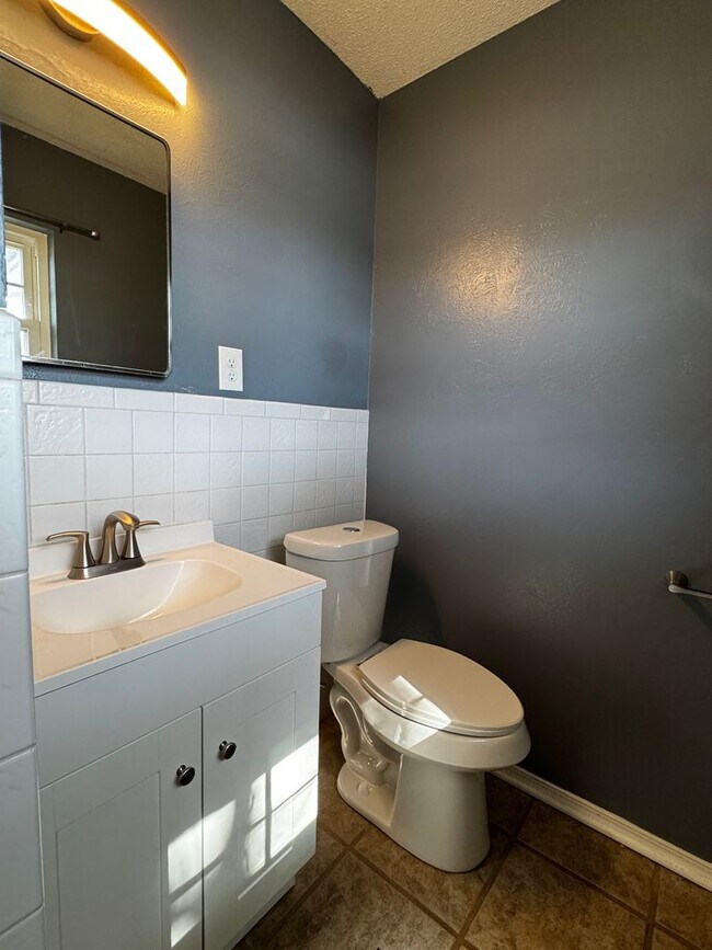 Building Photo - 3028 NE Pioneer Blvd