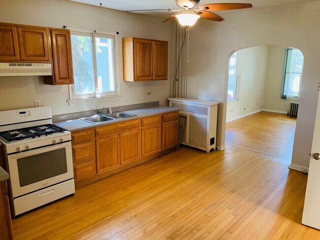 Building Photo - 228 Marengo Ave