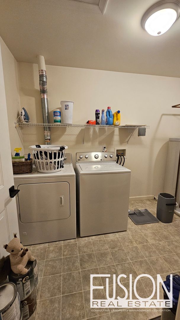 Building Photo - Bright, Modern 3 Bedroom Townhouse in Essex Junction!