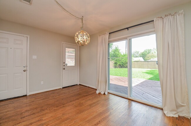 Building Photo - 10050 Haddington Dr