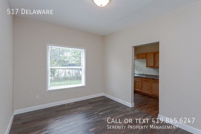 Building Photo - 517 Delaware-