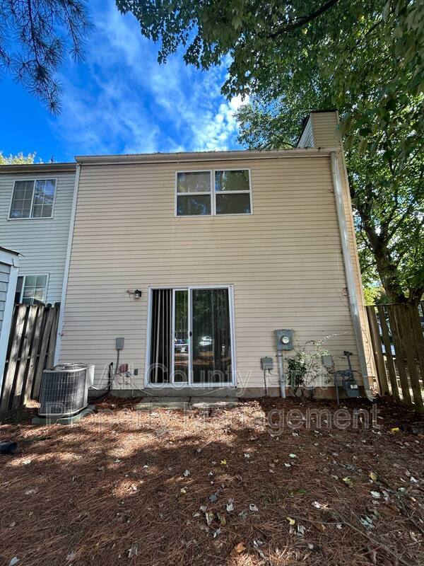 Building Photo - 923 Regal Path Ln