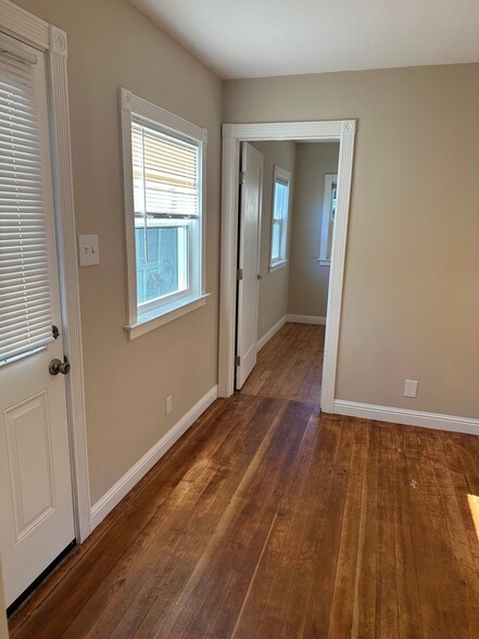 Building Photo - 119 Commercial St