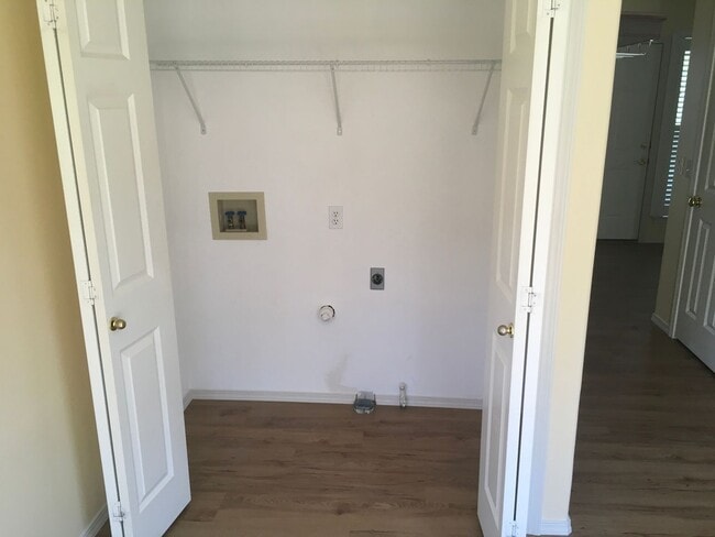 Building Photo - ***PENDING APPLICATION*** 2 Story Pet Friendly Contemporary 3 Bed Home w/ Views, Yard Service Inc...