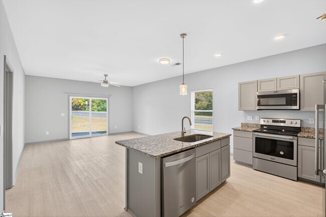 Building Photo - 404 Fairfield St