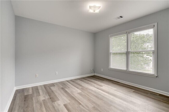 Building Photo - 355 Lamme Chase