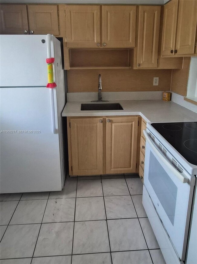 Building Photo - 2905 Point E Dr