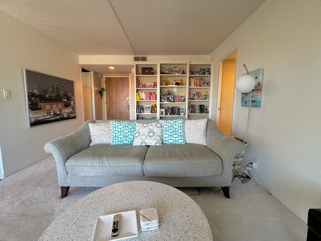 Building Photo - 4545 Wornall Rd