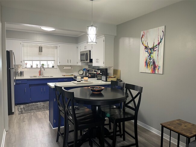 Building Photo - 402 Giddings Ln