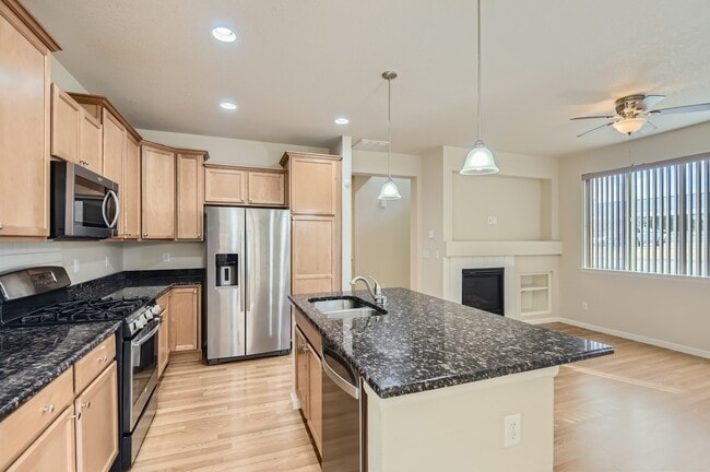 Building Photo - 9090 E Phillips Ln