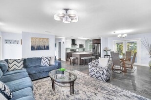 Building Photo - 4400 SW 37th Ave