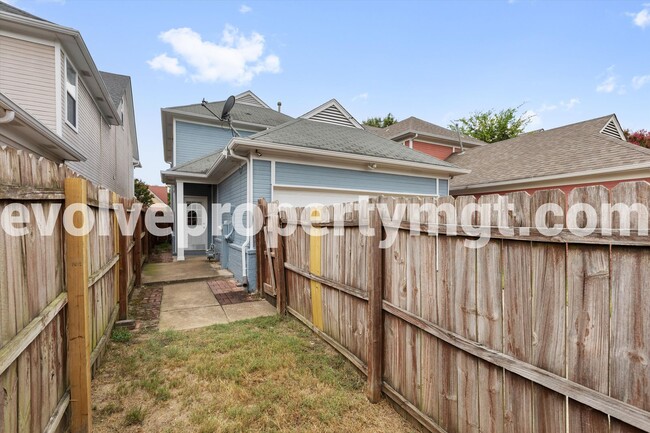 Building Photo - 1250 Island Pl E