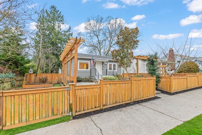 Building Photo - Charming Cottage in West Seattle's Highly ...