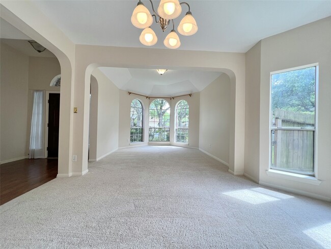 Building Photo - 4723 Silverlake Dr