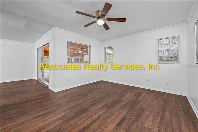 Building Photo - Suburban Heights-4 bedroom/ 2 bath