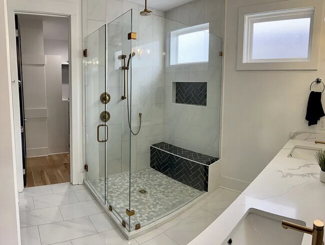 Building Photo - Modern Downtown Nashville 4 Bed, 3.5 Bath Home with Designer Finishes and Fully Fenced Backyard