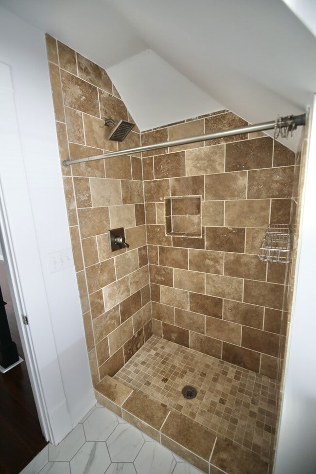 Building Photo - 310 E Beck St