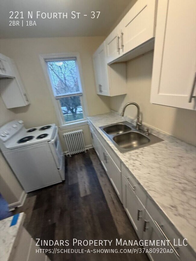 Building Photo - 221 N Fourth St-37