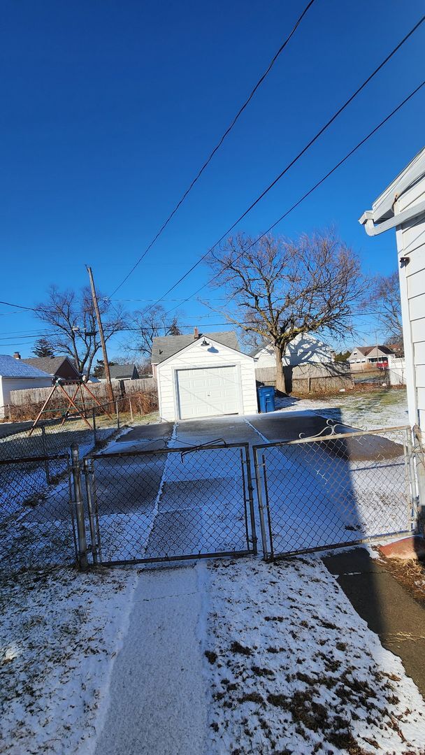 Building Photo - 3 bed 1 bath