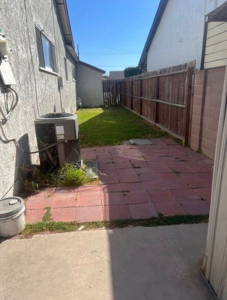 Building Photo - 10063 Faywood St