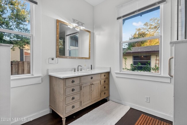 Building Photo - 1903 Dewey Pl