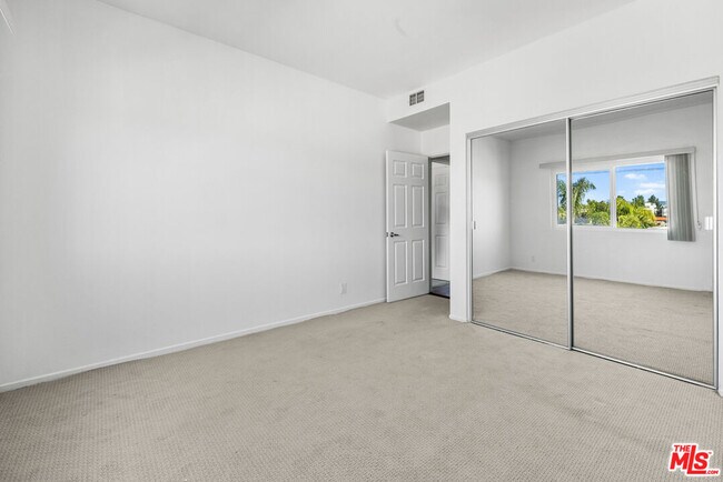 Building Photo - 12621 Washington Pl