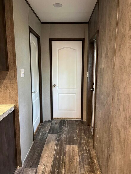 Building Photo - 117 Betty St