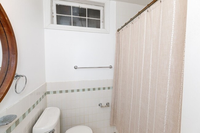 Building Photo - Conveniently Located 1 Bedroom Plus Den in Brookland