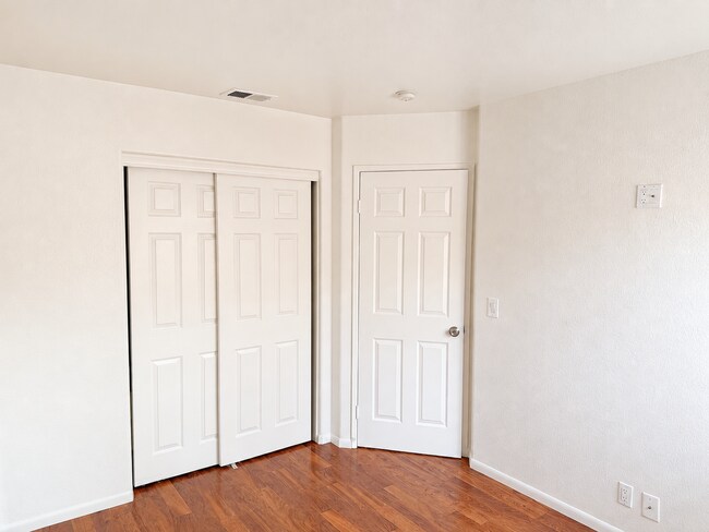 Building Photo - 753 Cardona Ave