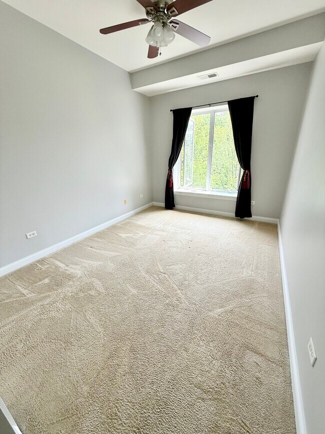 Building Photo - 1800 Amberley Ct